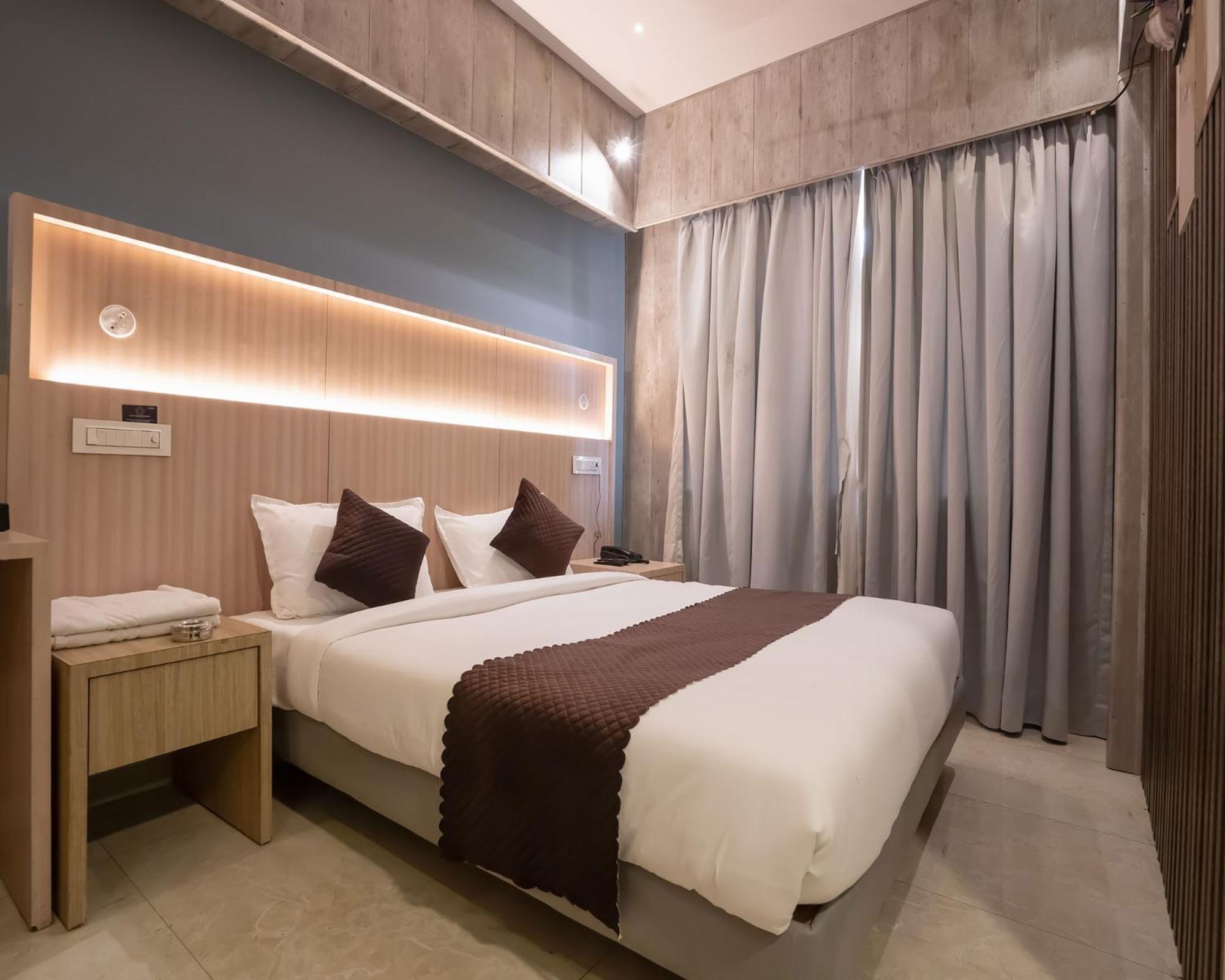 Hotel Grand Seasons- นาวีมุมไบ ภายนอก รูปภาพ