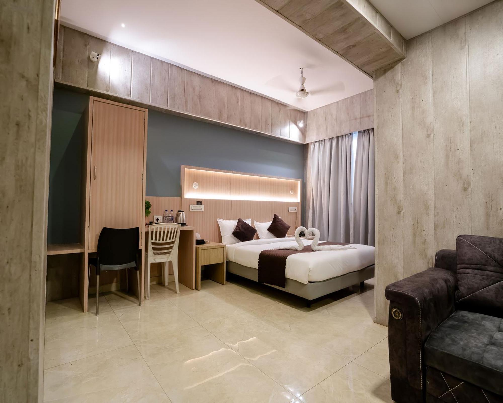 Hotel Grand Seasons- นาวีมุมไบ ภายนอก รูปภาพ