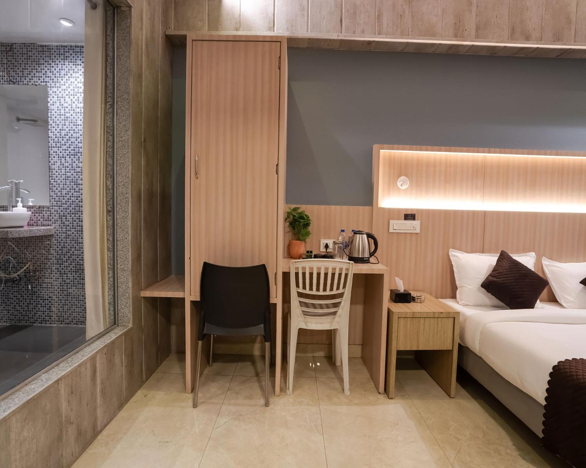 Hotel Grand Seasons- นาวีมุมไบ ภายนอก รูปภาพ