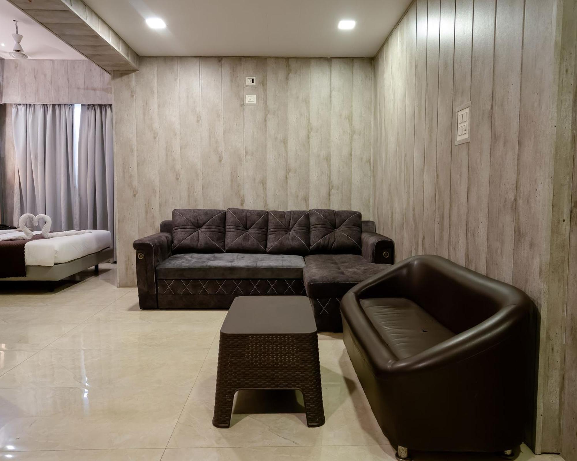 Hotel Grand Seasons- นาวีมุมไบ ภายนอก รูปภาพ