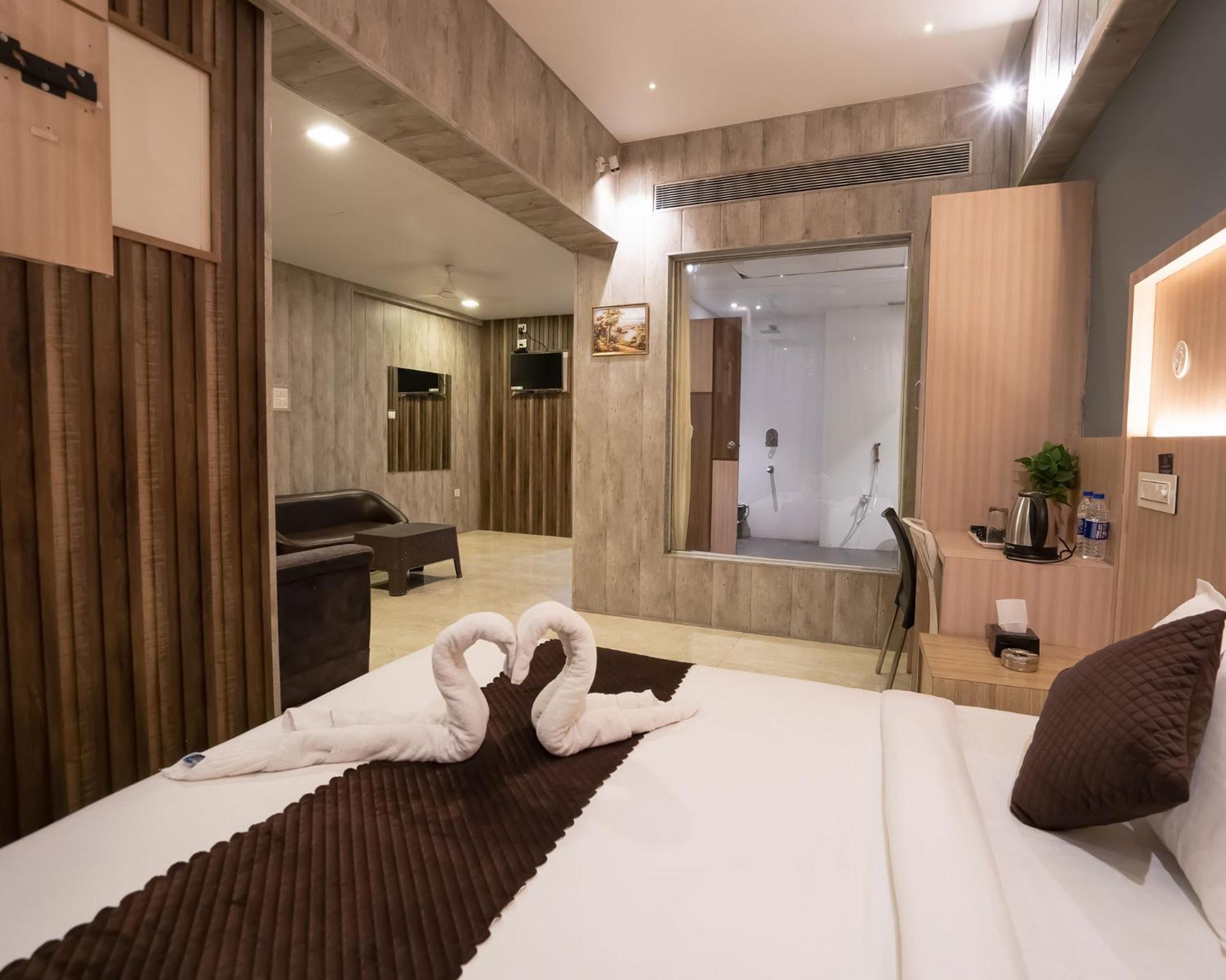 Hotel Grand Seasons- นาวีมุมไบ ภายนอก รูปภาพ
